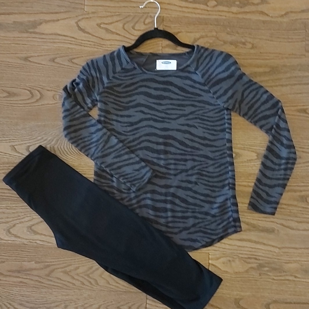 Girls Top and capri tights